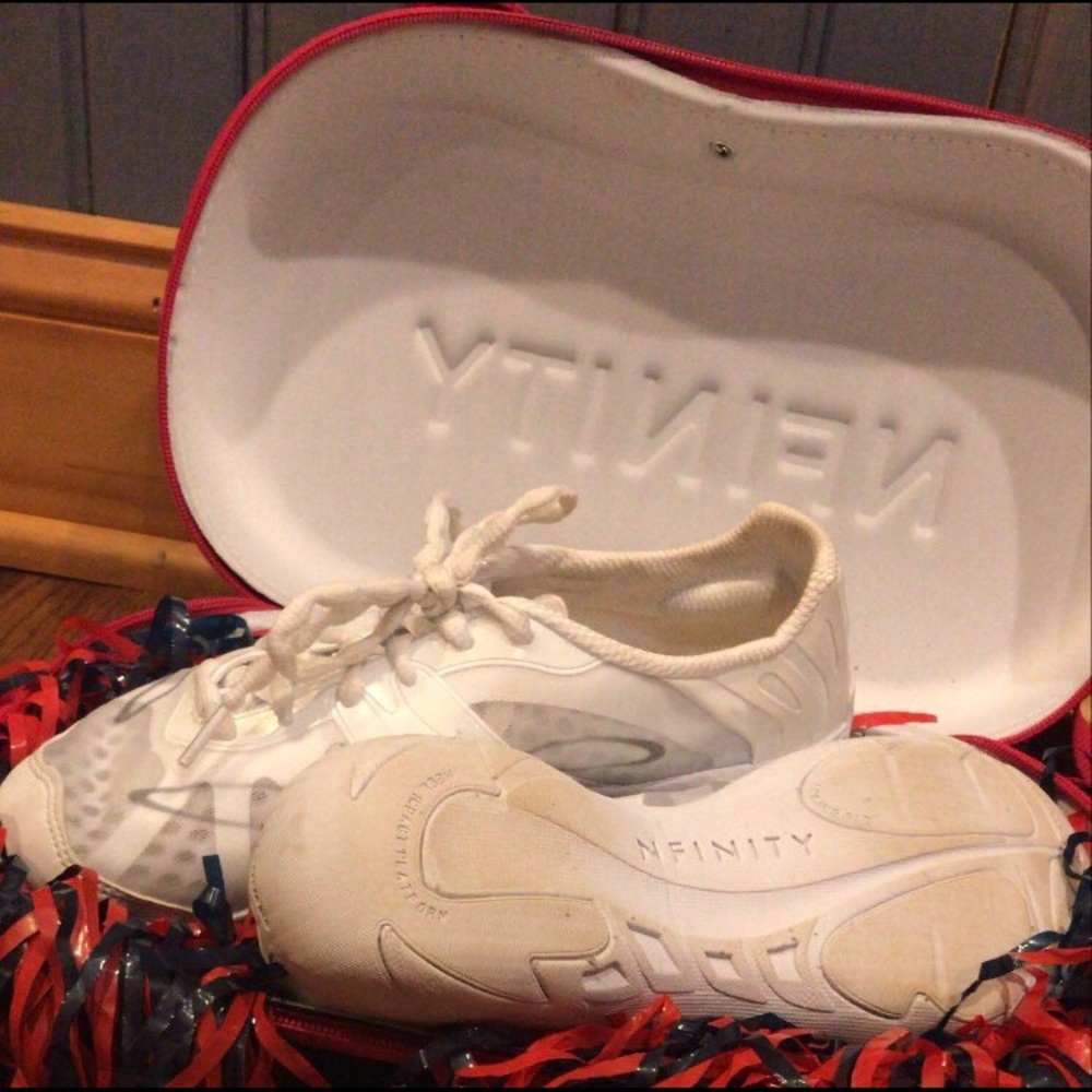 Nfinity vengeance cheer shoe size 8.5